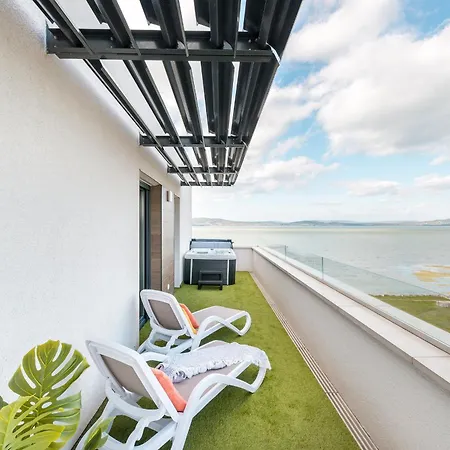Sunset - Lakeside Apartment *