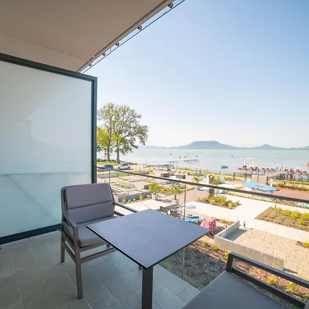 Sunset - Lakeside Apartment *